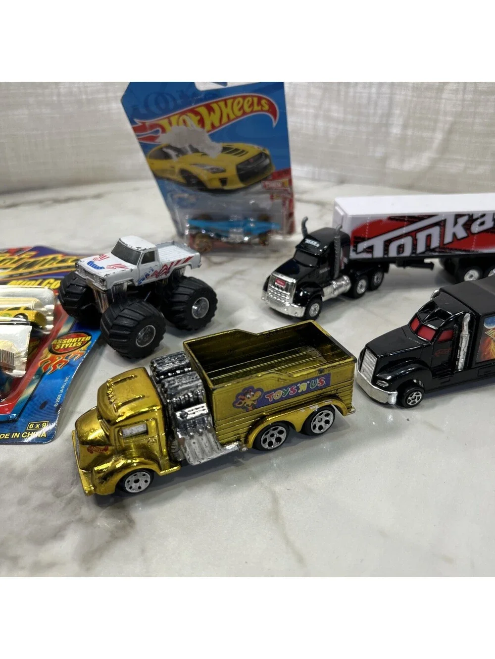 Hot Wheels Tractor Trucks Hauler Lot 14 Cars 3NEW Pack10 In  4 Used